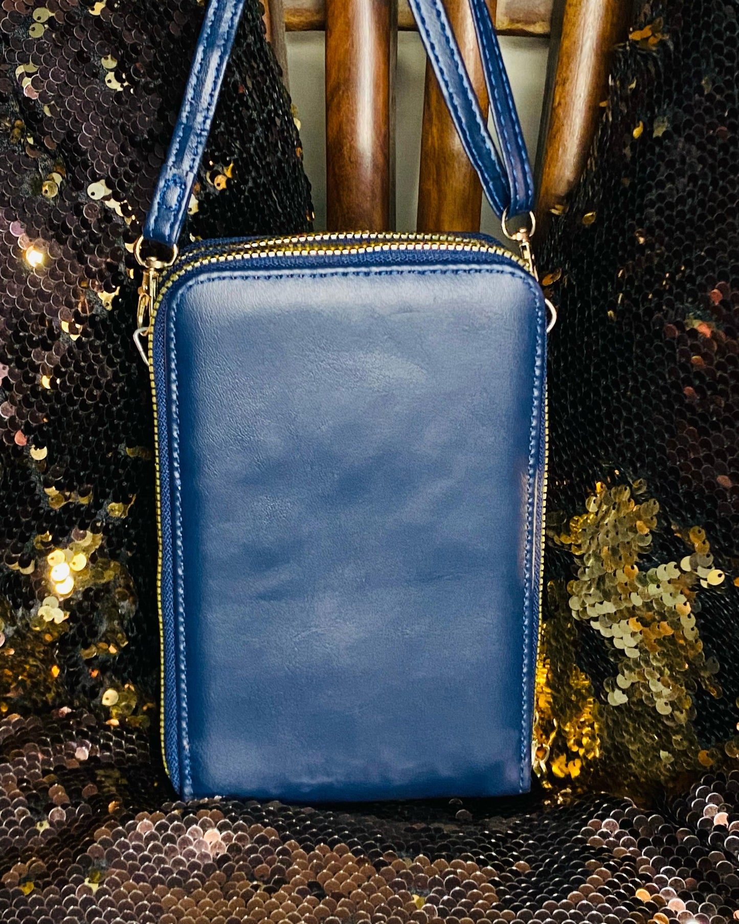Elegant Women's Clutch – Compact Blue Crossbody Handbag with Gold Zipper & Stylish Design