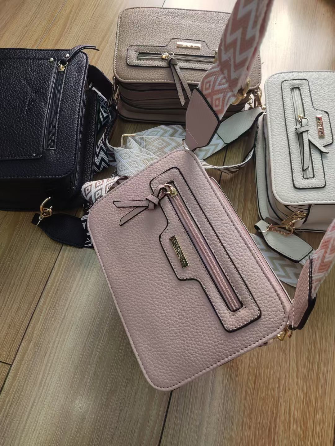 Trendy Crossbody Handbags for Women – Stylish PU Leather Shoulder Bags with Patterned Strap