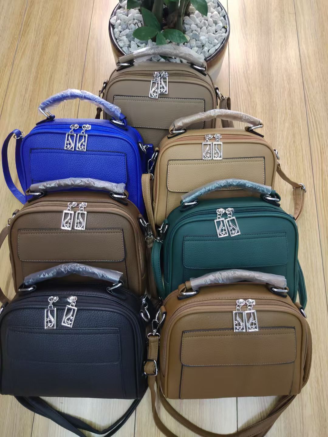 Trendy Mini Crossbody Bags for Women – PU Leather Shoulder Bags with Front Zipper & Designer Strap