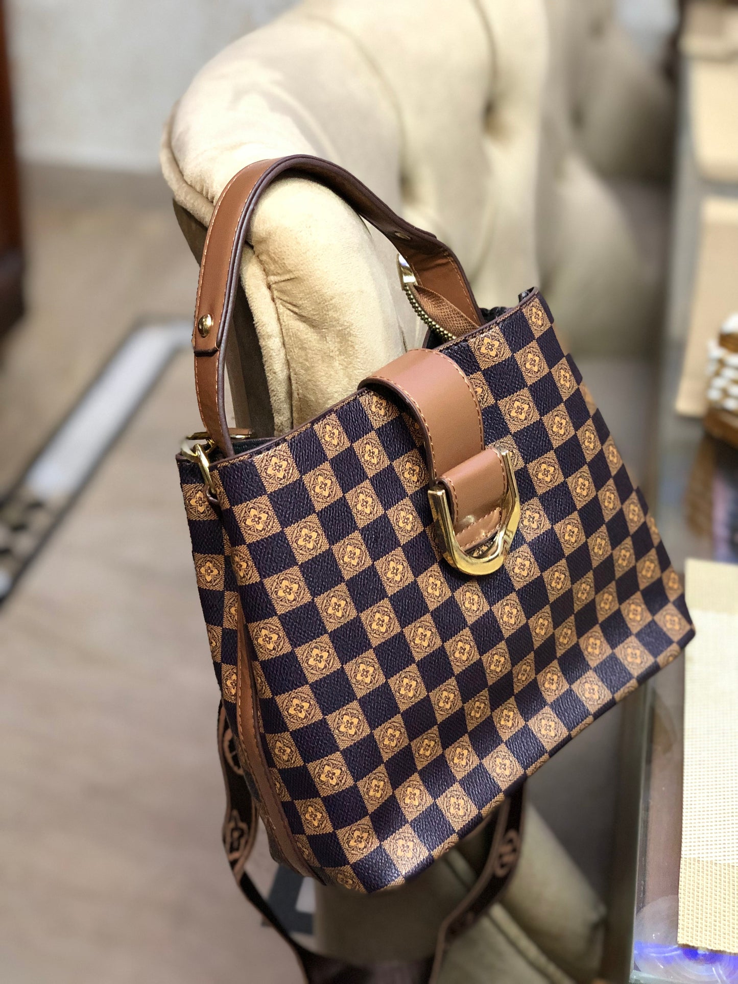 Trendy Checkered Handbag โ Luxury Look, Affordable Price
