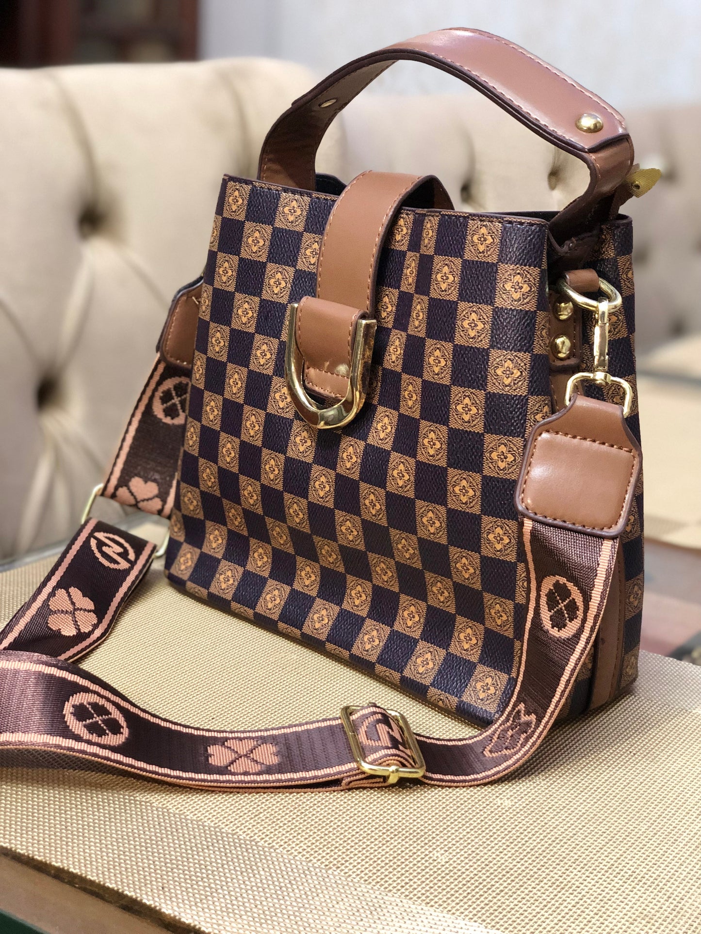 Trendy Checkered Handbag โ Luxury Look, Affordable Price