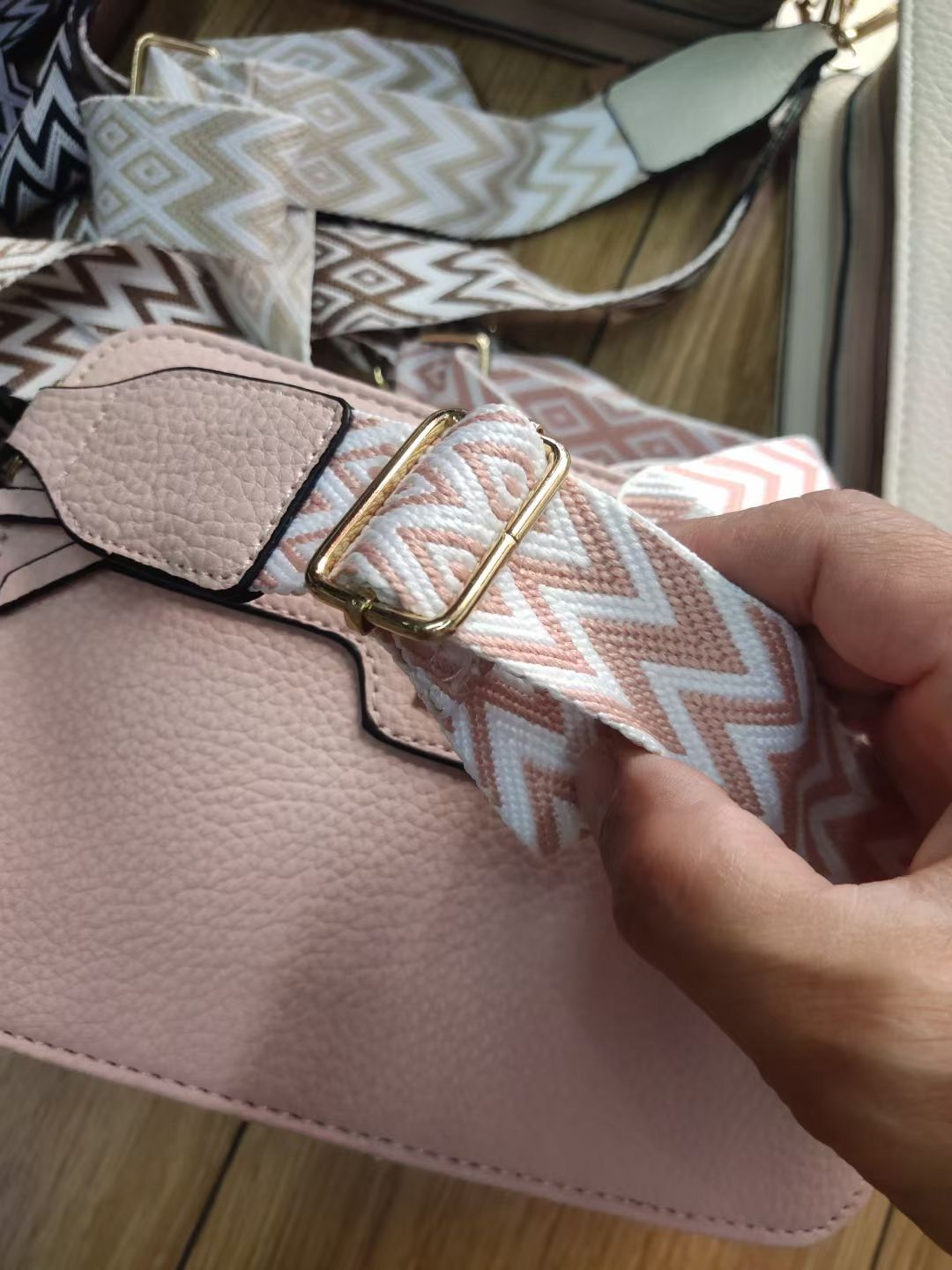 Trendy Crossbody Handbags for Women – Stylish PU Leather Shoulder Bags with Patterned Strap