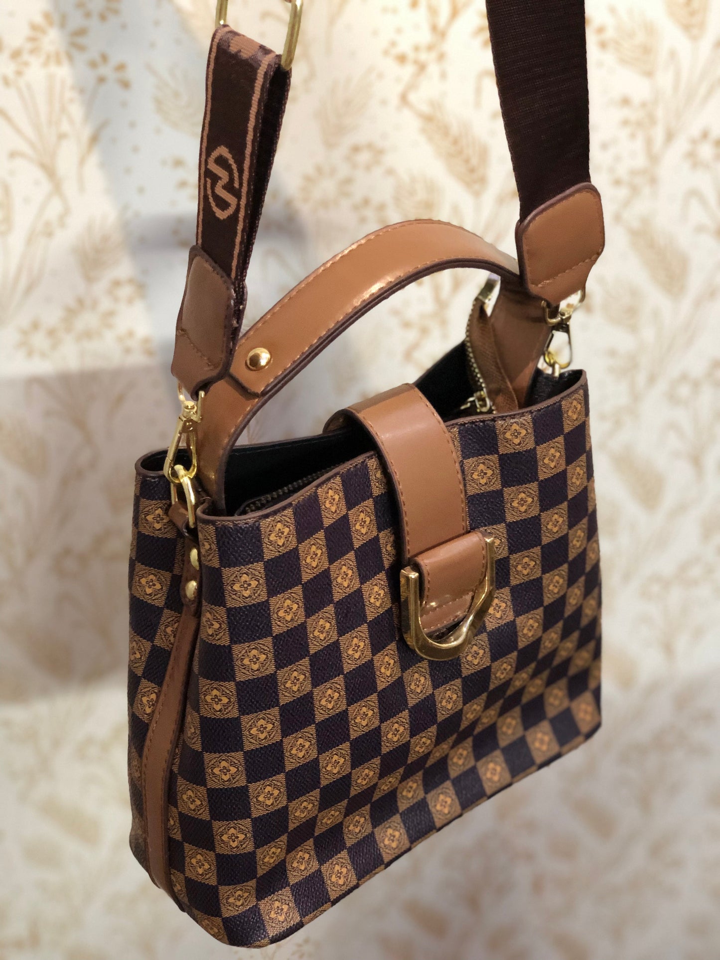 Trendy Checkered Handbag – Luxury Look, Affordable Price
