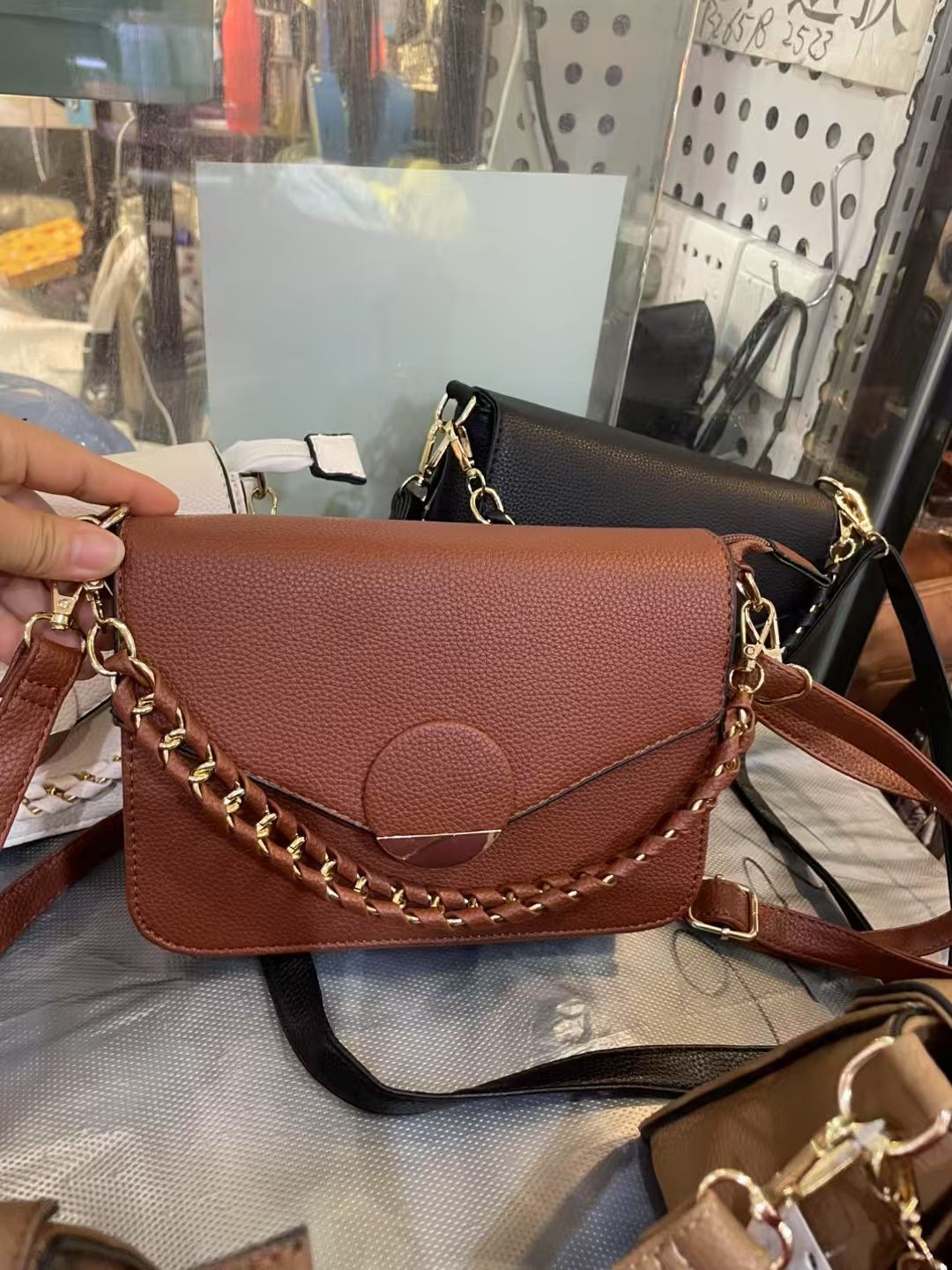 Elegant Chain Crossbody Shoulder Bag – Luxury Everyday Handbag for Women